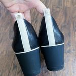 Betabrand  • All-Weather Wedge heels pumps Onyx black leather waterproof Photo 10