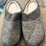 Isotoner Ladies  slippers 7 1/2 Photo 0
