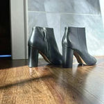 Saks 5th Avenue Saks Fifth Avenue JAMIE Black Leather Side Zip Block Heel Ankle Boots Size 10- Photo 5