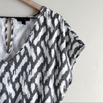 J.Crew  Linen Blend‎ Short Sleeve Romper w/ pockets in Black White Ikat Print, XS Photo 5