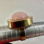 Gold tone and pink cocktail ring Photo 1