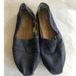 Toms Women’s Canvas Slip-on flat shoes Size 9 Photo 0