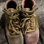 Reebok Womens sz6 Classic velvet high top shoes Photo 3