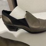 Clarks Womens 9.5 Slip On Two Tone Shoes Dark gold and black Photo 2