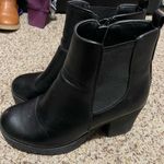 Refresh  Black Boots booties heel size 8 Photo 0