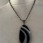 VINTAGE BLACK & WHITE SLICED AGATE PENDANT NECKLACE RESORT WEAR SUMMER Photo 1