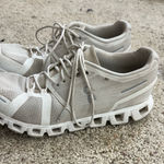 on cloud shoes women’s size 8.5 Photo 0
