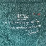 Peace Love World  green thankful shirt size M/L‎ Photo 5