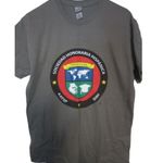 Gibson SHH Red T-Shirt With Full Color Logo Gray Short Sleeve T-Shirt Size M Photo 4