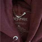 Harry Potter  Merch - Hogwarts Sweatshirt in Burgundy Photo 2