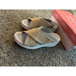 Easy Spirit  Light Natural Color Bindie Wedge Sandals Size 6.5 Woman’s Photo 3