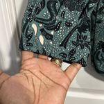 MELLODAY  Women's Long Sleeve Floral Top- Green, Black & White. Size Medium Photo 3