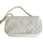 Quilted White Faux Leather Shoulder Bag With Gold Chain Strap & Turn Lock Photo 1