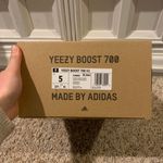 Yeezy Boost 700 Vanta Photo 4
