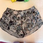 Lululemon  Hotty Hot 2.5" Photo 0