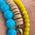 Set of three stretch bracelets glass, shell and gold colored metal. Blue Photo 3