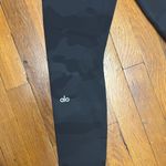 Alo Yoga Alo camo vapor leggings brand new Photo 4