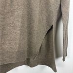 Vince ‎ 100% Cashmere Women's XS Tan Beige V-Neck Sweater Long Sleeved Shirt Photo 3