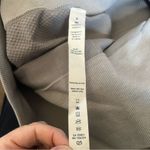 Lululemon Athletics textured light grey leggings w/wide waistband & cuffs size 8 Photo 4