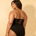 Shade And Shoda Elegant black strapless swimsuit with a stylish cutout design. Perfect for beach days. Photo 1
