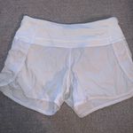 white lulu shorts Size 4 Photo 0