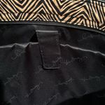 Vera Bradley EUC.  ZigZag patterned tote Photo 9