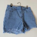 Judy Blue  Light Wash Pinstripes Railroad Shorts Stretchy Raw Hem SZ 2XL Photo 1