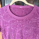 Lululemon  Swiftly Tech Short Sleeve Crew tee Heathered Regal Plum floral Photo 4