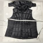 Eddie Bauer Women’s puffer vest 🖤🤎 Photo 4