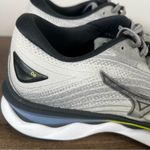Mizuno Wave Sky 6 Women's Shoe Size 7.5 #250952 Photo 1