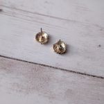 Gold Tone Shell Shape Photo 2