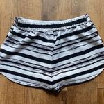 Glamorous black & white striped patterned shorts Photo 2