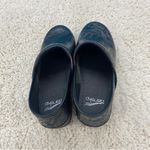 Dansko Women’s Embossed Clogs Mules Black Size 38 Photo 4