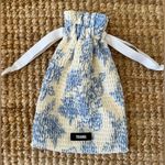 TRIANGL BLUE AND WHITE FLORAL TOILE LOOK DRAWSTRING POUCH Photo 0