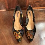 Tahari  Gia Floral Jacquard Kitten Heel Pumps Black Pointed Toe Size 7.5 M Photo 2