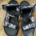 Unbranded Women’s Camo Print Sandals Size 6 Photo 0