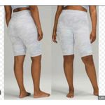LULULEMON Wunder Under Short 10" *Ribbed White Grey Camo Biker Short High Waist Size 0 Photo 1