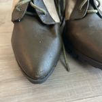 Allure and Grace: Timeless Pointed Photo 7