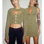 Urban Outfitters  MOTEL Green Abstract Long Sleeve Cut Out Crop Blouse Top Size S Photo 3