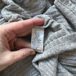 Korye Gray‎ Ribbed V Photo 3