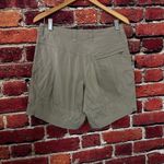 Patagonia Women’s khaki shorts Photo 3