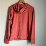 Vuori  Women's Halo Performance Hoodie in Cinnamon Heather Large Photo 2
