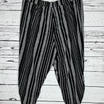 Susan Graver Sz 1X Black Stripe Ruched Leg Liquid Knit Pull-On Crop Capri Pants Photo 2