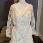 Women’s Long Sleeve Wedding Dress Lace Appliqué Zip Up Back with Train Size 12 Photo 1