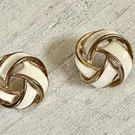 Cream and gold tone swirl post earrings Photo 0