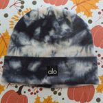Alo Yoga ALO tie dye  grey and white beanie   Photo 0