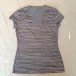 Under Armour  heat gear semi fitted gray stripe top S Photo 2