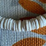 Women’s or Men’s Quality Puka shell 20” inch necklace with Screw Barrel Clasp White Photo 1