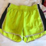 Active Shorts Yellow Size L Photo 0