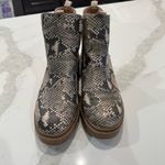 Universal Threads Snakeskin Slip On Chelsea Boots Women’s 8.5 Tan Combat Chunky Photo 1